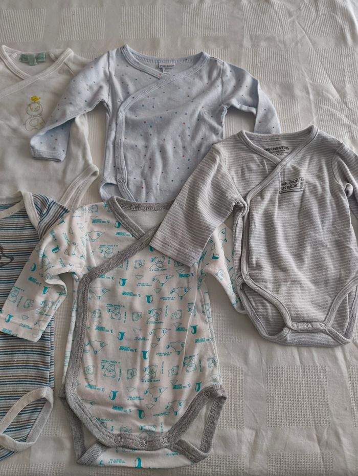 Lot bodies garçon 3 mois - photo numéro 3