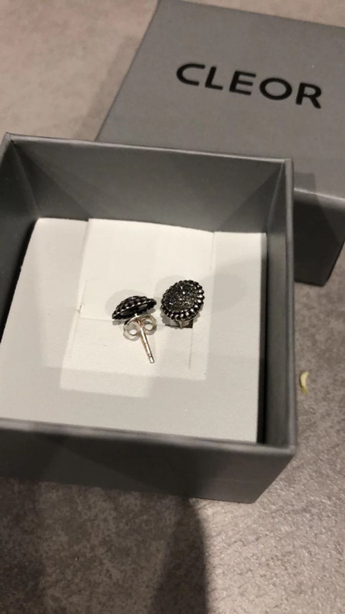 Boucle d’oreille clou - photo numéro 2