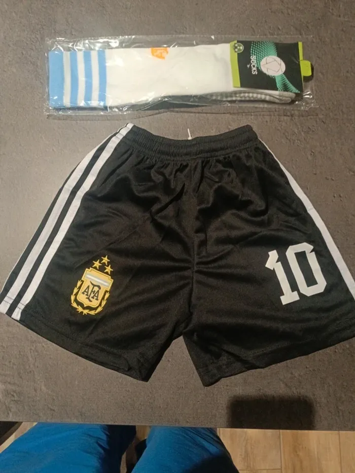 Tenue foot Léo Messi argentine. T.18 - photo numéro 3