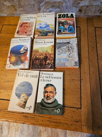 8 livres 📚 de poches