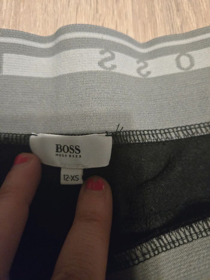 Pantalon jogging Hugo boss avec poches état impeccable 12 ans xs - photo numéro 3