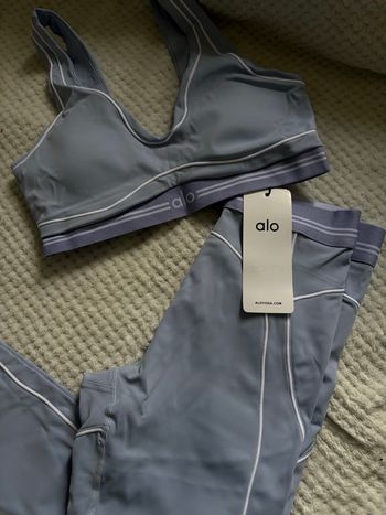 Ensemble leggings et brassière bleu alo yoga 