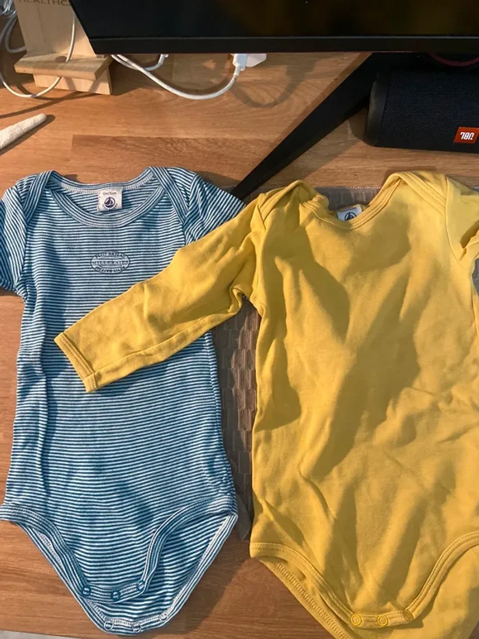 4 bodies Petit Bateau 12 mois - photo numéro 6