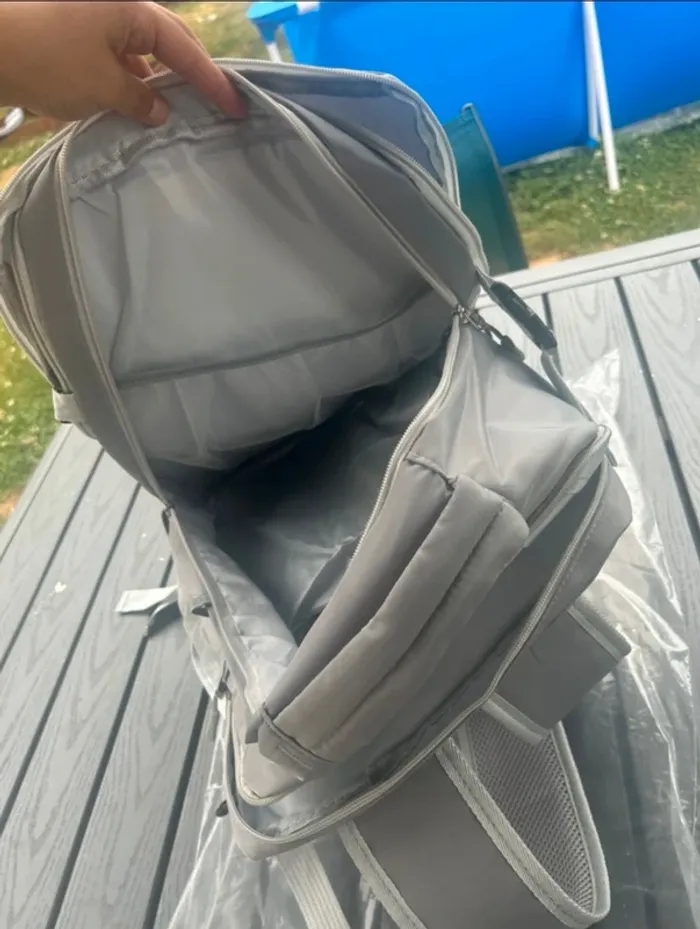 Sac à dos de voyage neuf - photo numéro 3