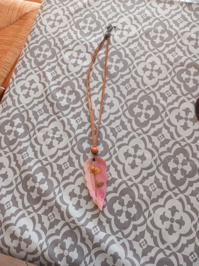 Collier fantaisie feuille nacre