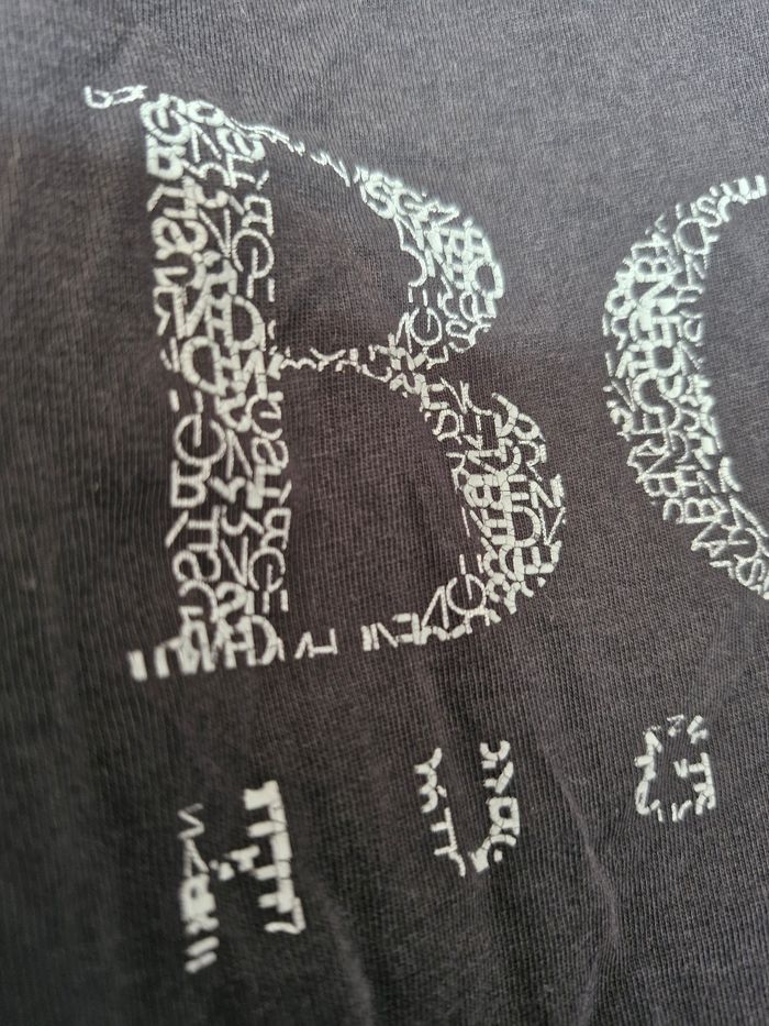 Très beau tshirt imprimé Hugo Boss - photo numéro 4