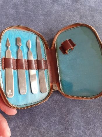Trousse & lot 4 accessoires de manicure
