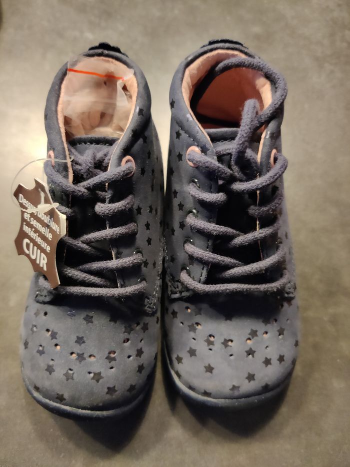 Chaussure bébé Verbaudet Taile 22 Neuve