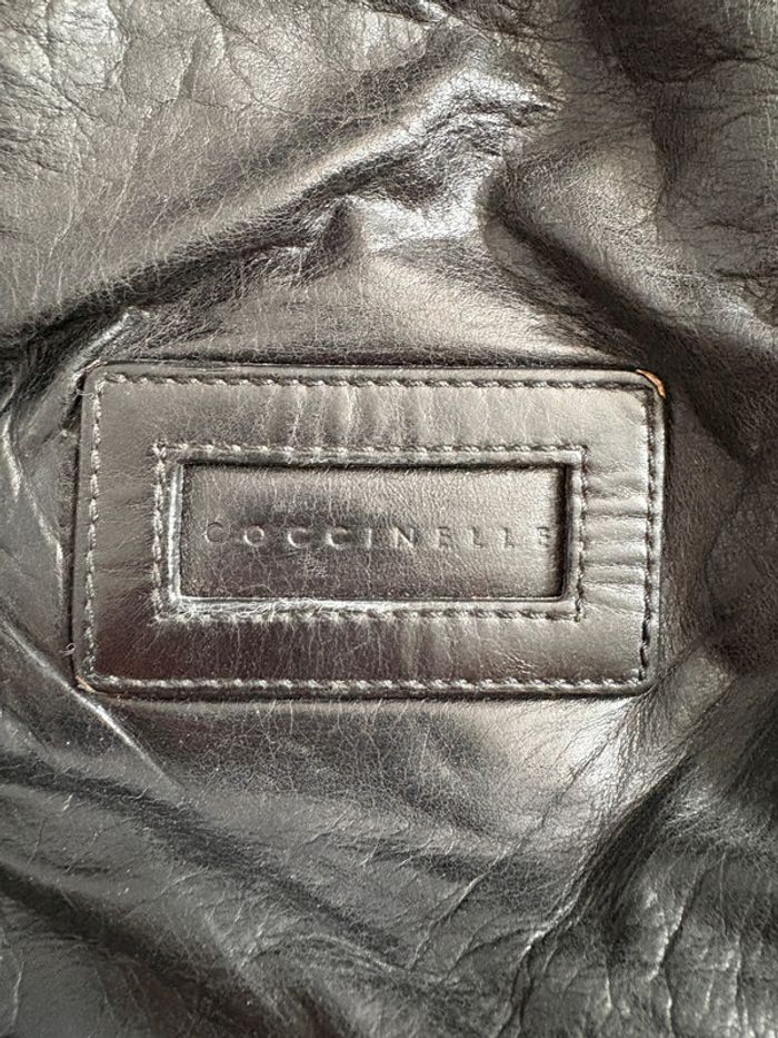 Sac à main en cuir Coccinelle couleur noir - photo numéro 5