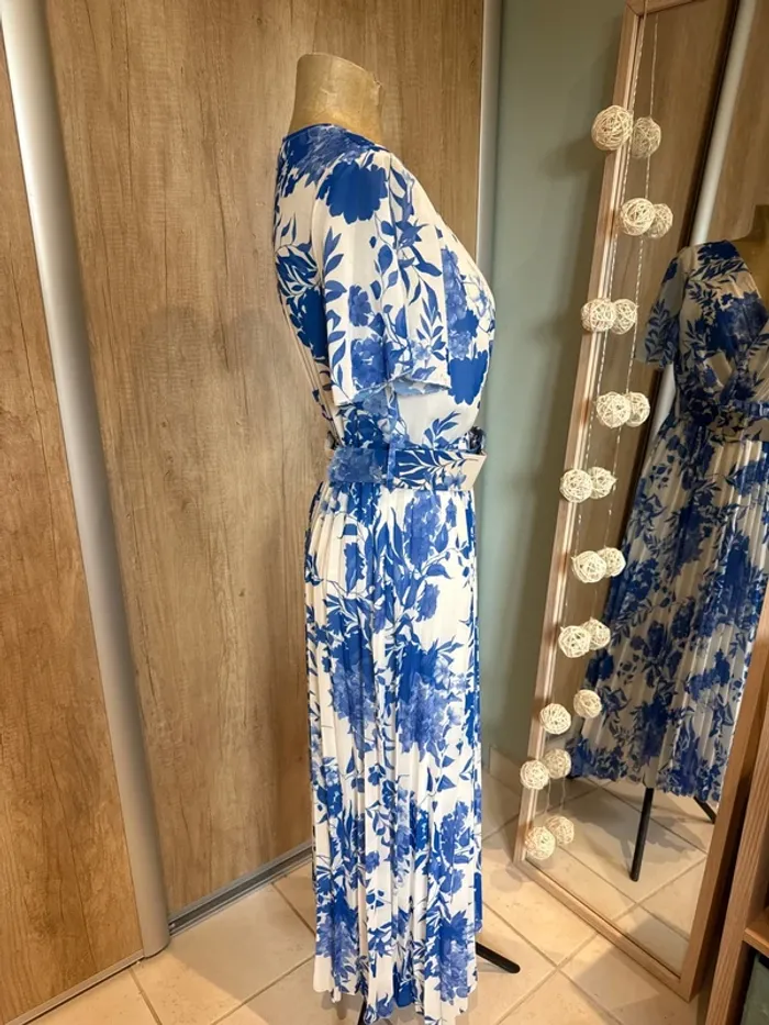 Jolie robe longue plissée en bas et doublée - photo numéro 4