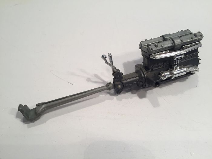 Moteur axe pièce détachée miniature 1/18 Burago Alfa Romeo 2300 spider 1932 #A30