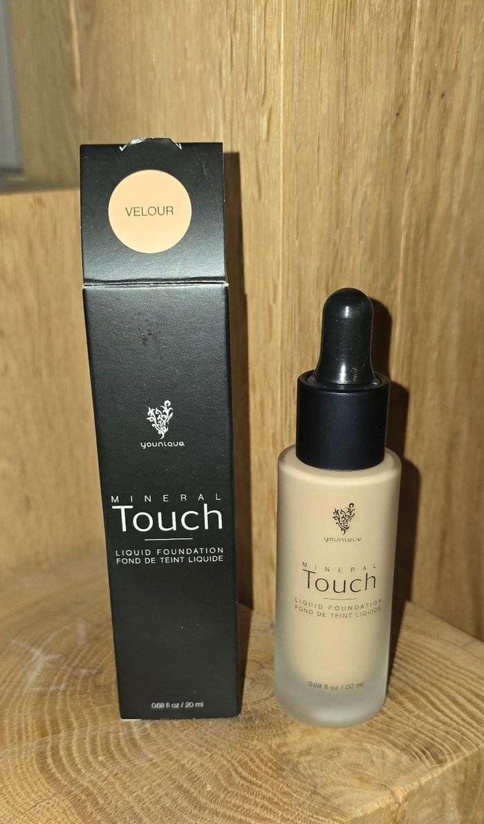 Fond de teint liquide Velours Younique Neuf