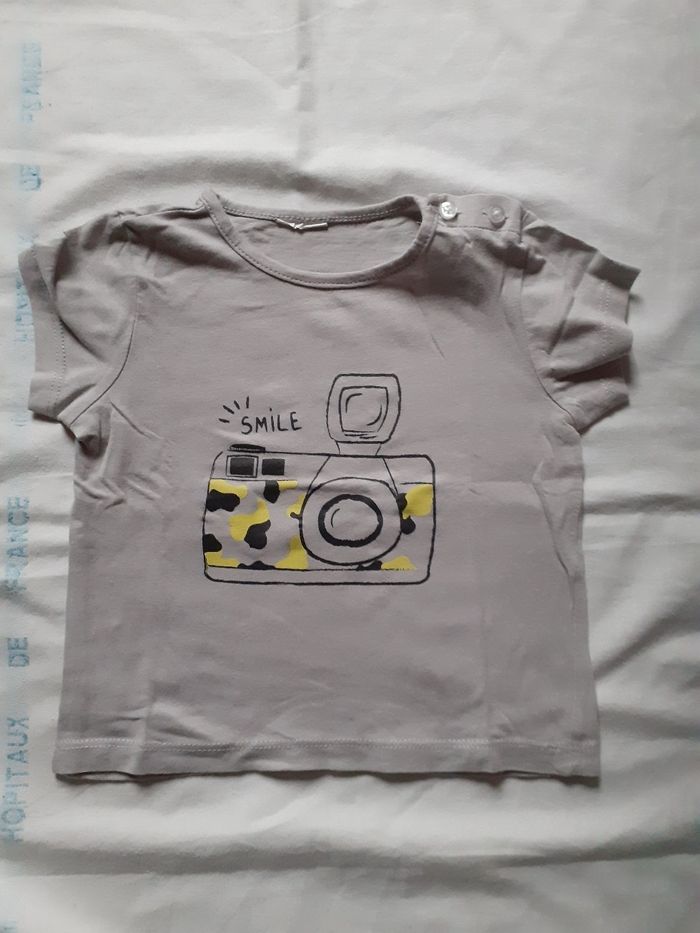 Tee shirt gris motif appareil photo