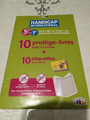 4 protege-livres transparents  prêts à l'emploi.
