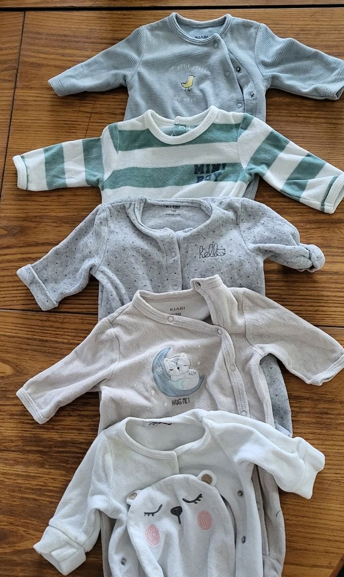 Lot 10 pyjamas