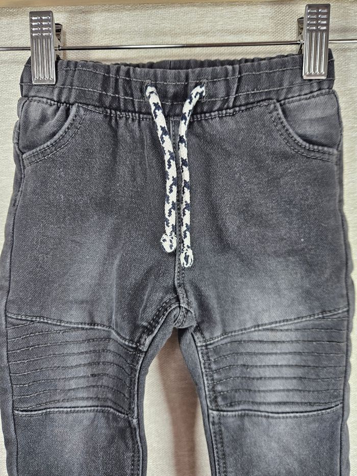 Jeans tape à l'œil 6 mois - photo numéro 2