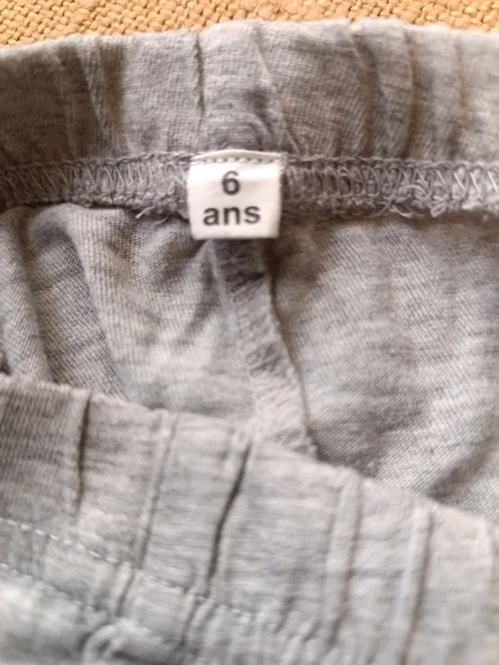 Pantalon de pyjama gris 6A. - photo numéro 3