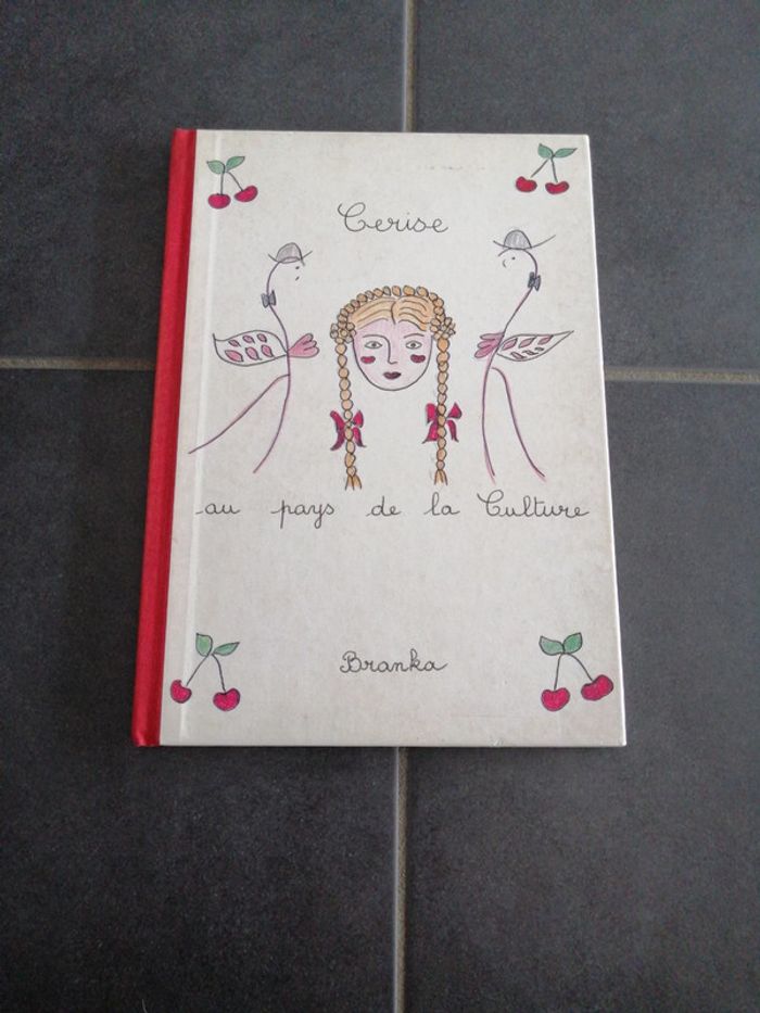 Livre cerise au Pays de la culture
