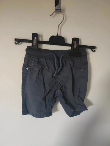 Short bleu marine tape à l'oeil