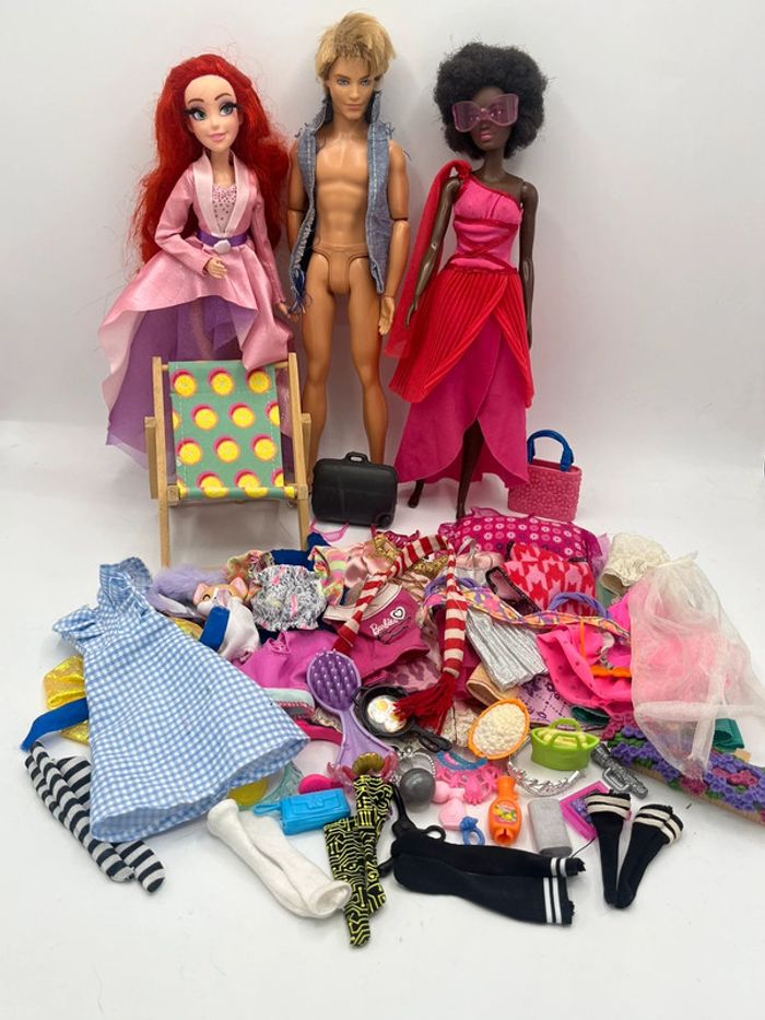 Lot 1 barbie+ 1ken + ariel, 20 vêtements et accessoires - photo numéro 8