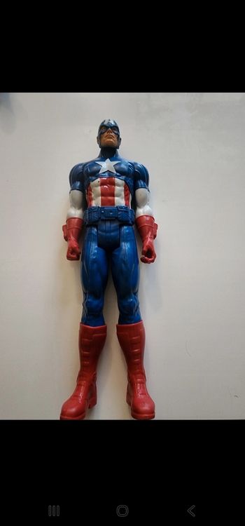 Figurine captain america