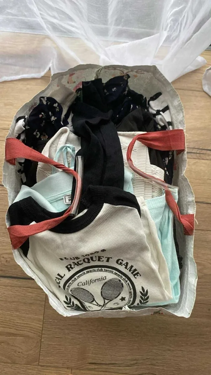 Lot de 28 vêtements