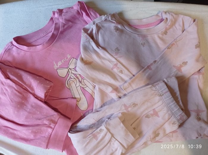 lot 2 pyjamas de Primark 9mois ref R35 C12 - photo numéro 2