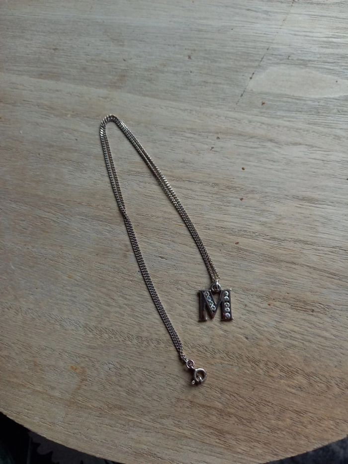 Collier initial