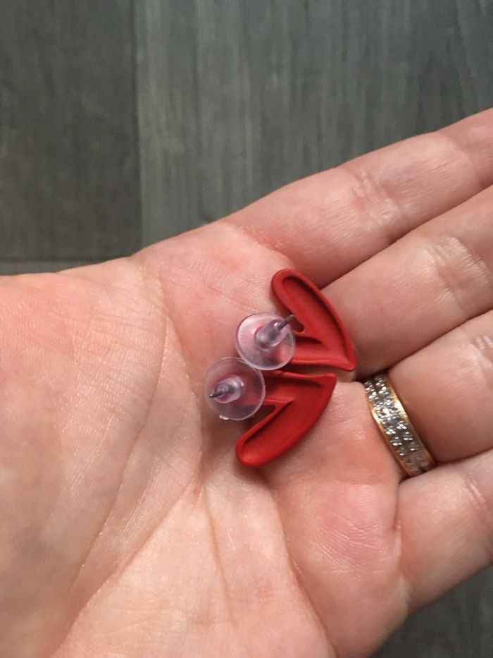 Petites boucles d’oreilles NEUVES pour femme, en forme de cœurs ♥️ couleur rouge - photo numéro 5