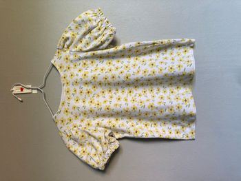 T-shirt à fleurs Zara – Manches bouffantes – 7 ans (122 cm)