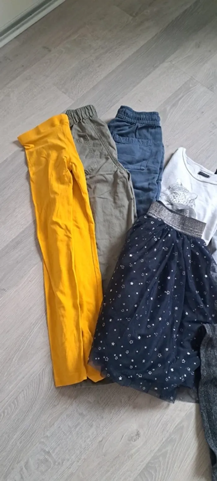 Lot vêtements 8 ans - photo numéro 2