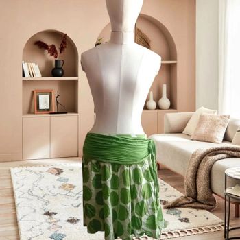 Jupe à pois vert avec sa ceinture intégré