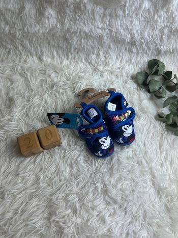 Paire de chaussons Disney Mickey taille 20