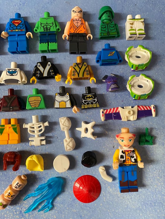 Lot de 56 éléments de minifigurine ! pas Lego ! - photo numéro 3