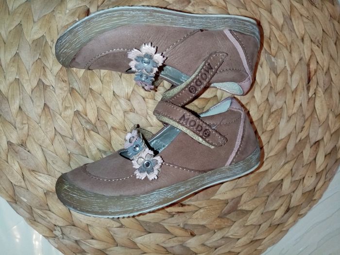 Pointure 24 Mod8 chaussures ballerine cuir marron rose clair a  scratch et fleurs /Excellent état - photo numéro 2