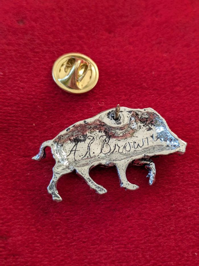 Pin's sanglier solitaire en étain signé Brown - photo numéro 2