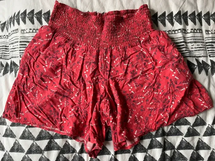 Short de grossesse rouge