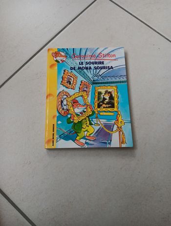 Livre Geronimo Stilton Le sourire de Mona Sourisa