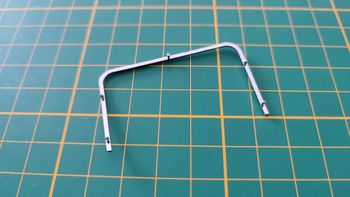 Cadre plaque d'immatriculation arrière 99B N°99 Renault R8 Gordini 1/8 Eaglemoss collections #A67