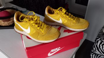 Baskets Nike jaune