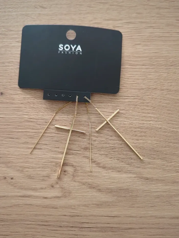 Boucles d' oreilles pendantes croix soya fashion neuve