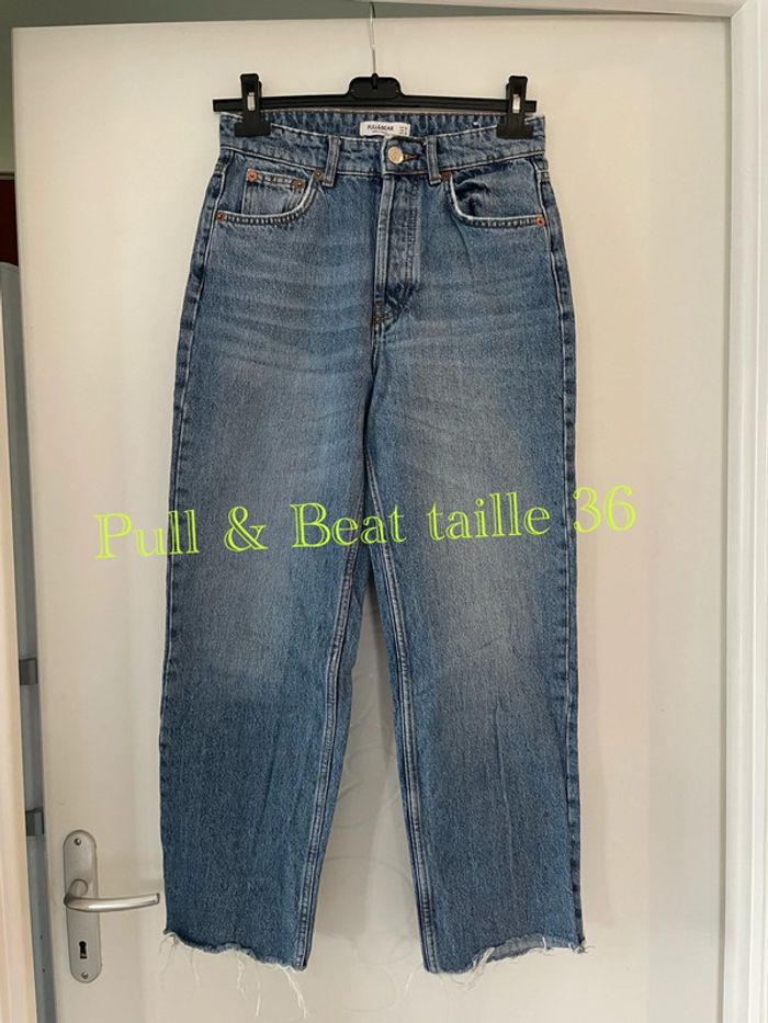 Jean bleu court taille haute coupe flare mom jambe large pull & bear taille 36