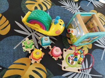 Lot jouets 6-12 mois