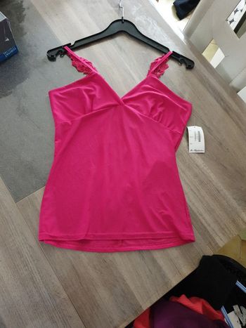 Haut neuf taille unique à dentelle