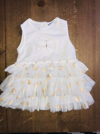 Adorable robe à froufrous dorés 3 pommes