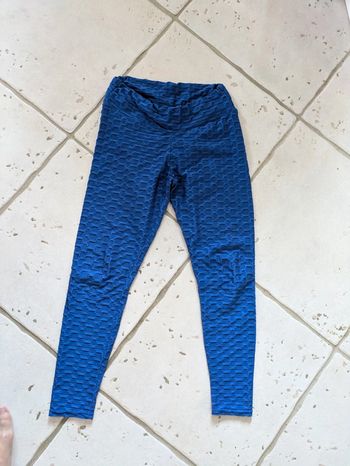 Magnifique legging bleu roi taille 40/42 motif nid d'abeille