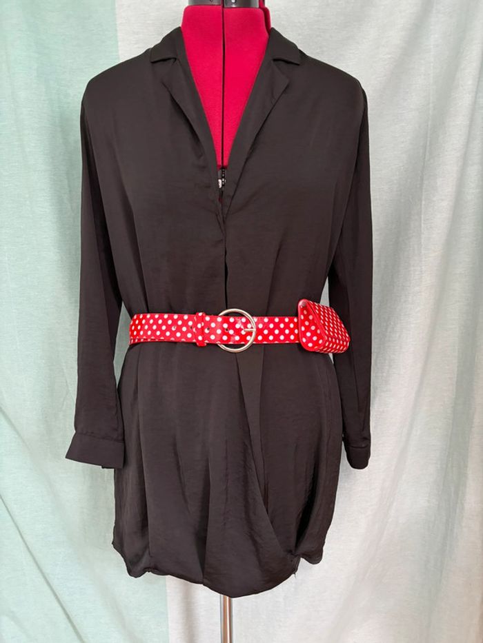 Ceinture rouge à pois blancs avec petit sac