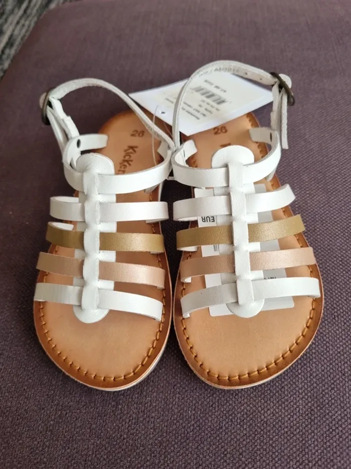 Sandales Kickérs neuves taille 26