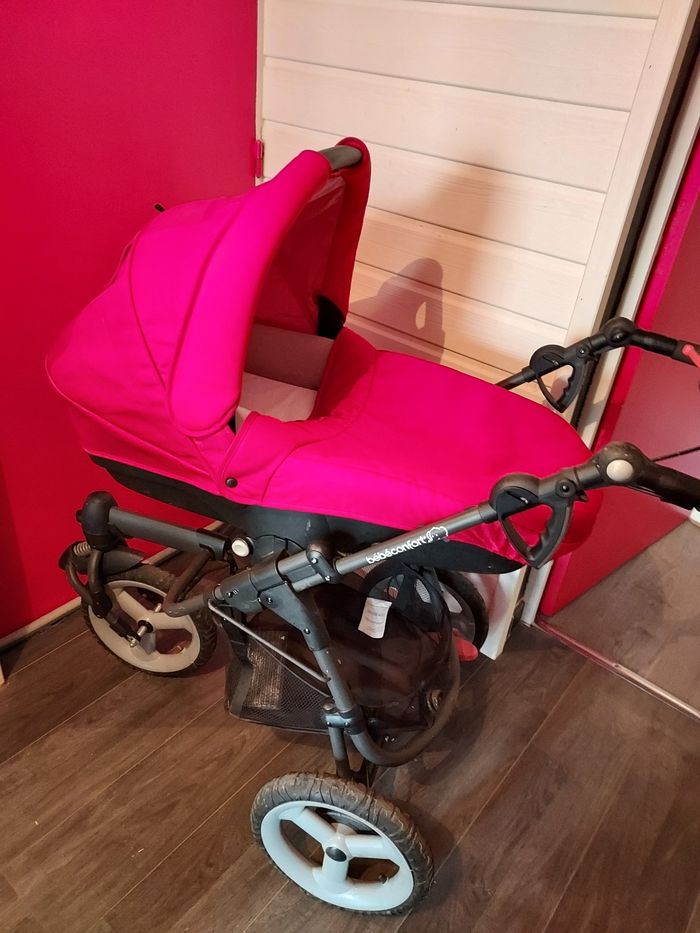 Poussette rouge 3 roues