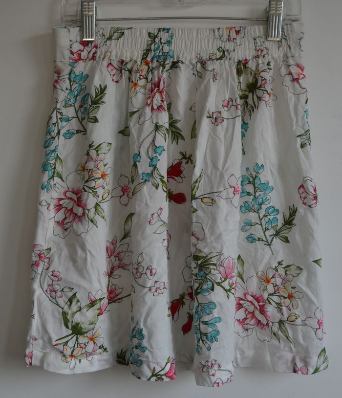 Jupe blanche fleurie Pimkie – Taille S – Style estival fluide - photo numéro 2